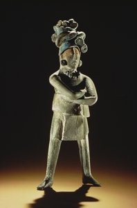 Staande koninklijke figuur